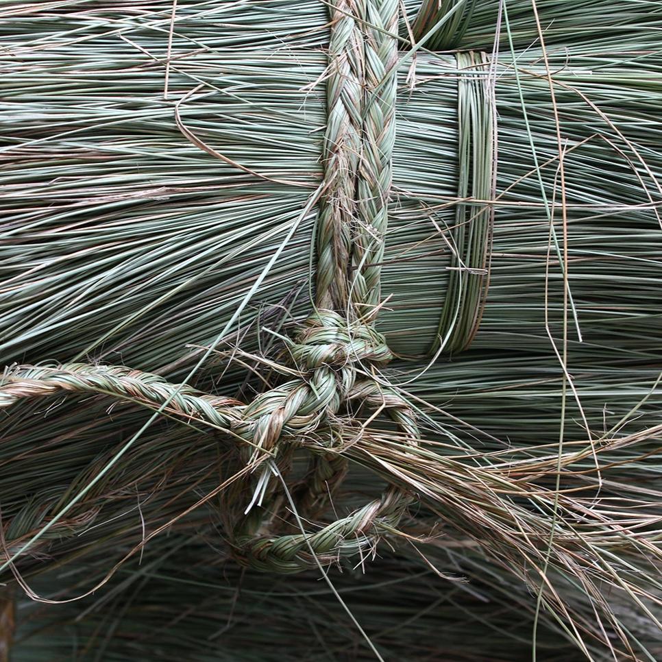 Large Oval Lutindzi Grass Serving Mat with a Trim of Colour