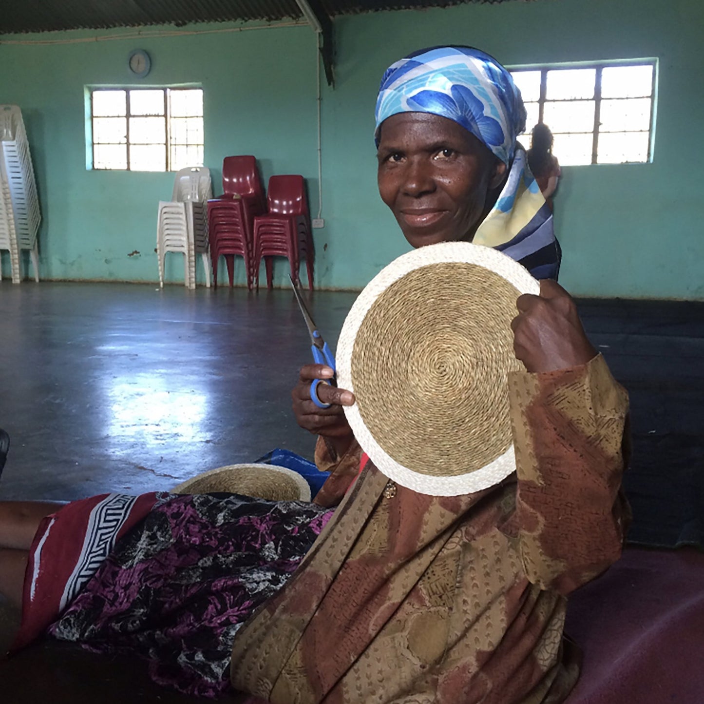 Large Oval Lutindzi Grass Serving Mat with a Trim of Colour